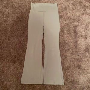 Crossover High Waisted Back Pocket Super Flare Leggings